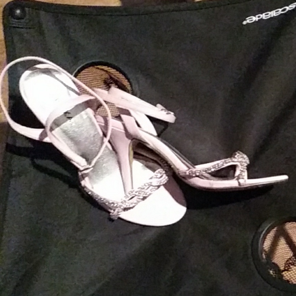 Heels - Picture 3 of 4